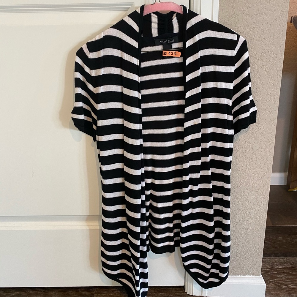 White House Black Market Short Sleeve Cover